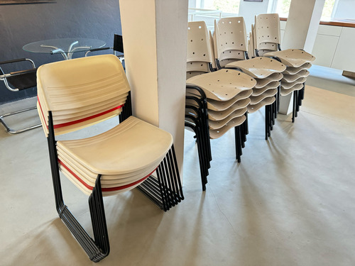 Lote De 22 Cadeiras Empilháveis Usadas Modelos Iso E Mimi