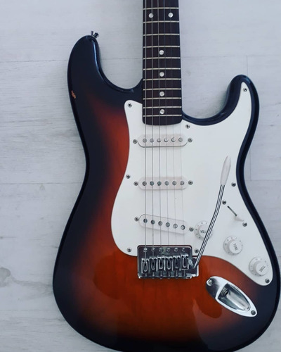 Excelente! Guitarra Squier Bullet Strat Permuto