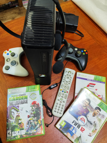 Xbox 360 Slim Impecable, 2 Joysticks, Con 3 Juegos