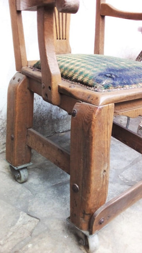 Antiguo Sillón Ministerio De Madera Para Escritorio C/ruedas