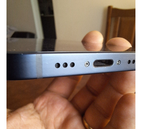 Apple iPhone 12 (64 Gb) - Negro Con Detalle En Pantalla
