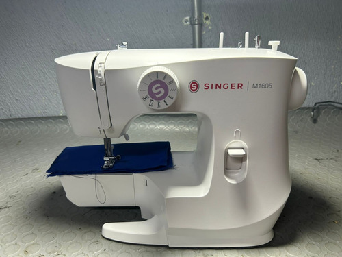 Máquina De Coser Singer M1605 Portable Blanca 127v