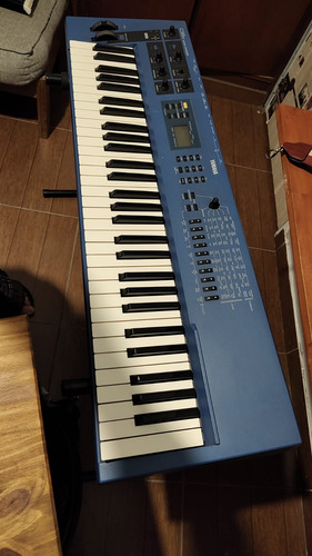 Sintetizador Yamaha Cs1x