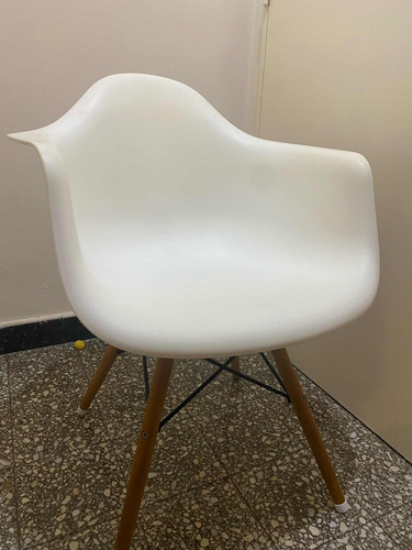 Sillon Eames Blanco Marca Desillas