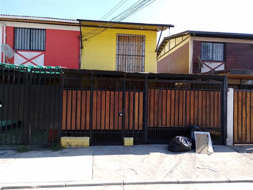 Casa En Arriendo De 3 Dormitorios, 2 Baños En Puente Alto