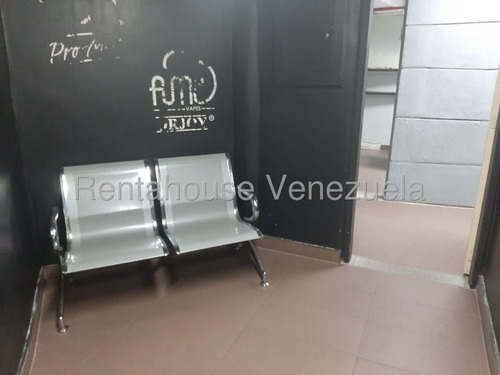 Ms: 25-10610. En Alquiler Oficina Y Depósitos En El C.c Sebucán - Los Dos Caminos. A=120 M2, 2b. - Imagen 2