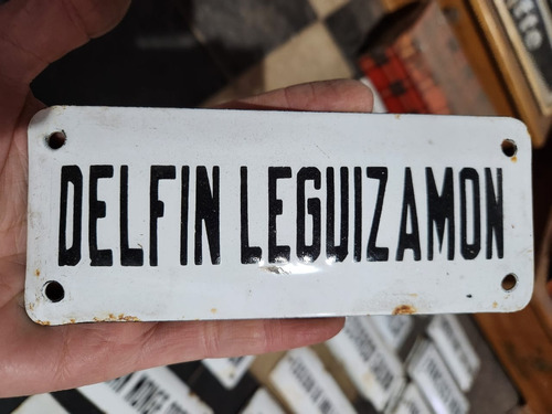 Cartel Antiguo Enlozado De Calle Delfin Leguizamon