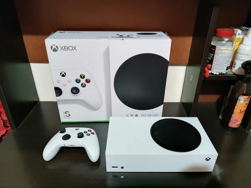 Xbox One S 512 Gb Ssd - Solo 2 Meses De Uso