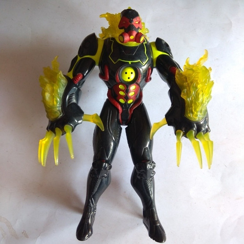 Max Steel  Toxzon Llamas Verde Garras Fuego Villano Mattel 