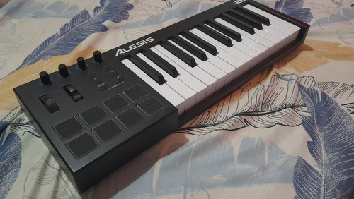 Controlador Midi Alesis V25