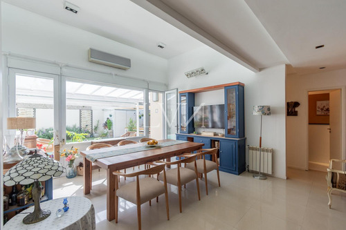 Venta Casa 3 Ambientes Con Garaje, Jardín, Piscina, Jacuzzi Y Parrilla, En Las Lomas De San Isidro - Imagen 4