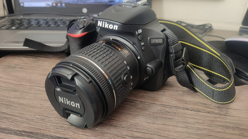 Cámara Nikon D5600 Lentes: 18-55mm + 70-300mm + 35mm + Bolso