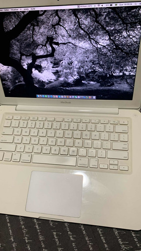 Macbook White