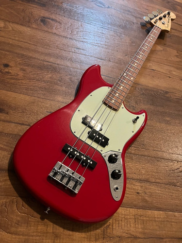 Fender Player Series Mustang Bass Short Scale Vermelho