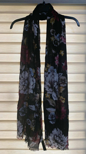 2 Bufandas Estampado Floral Y Abstracto / Limpia De Closet M