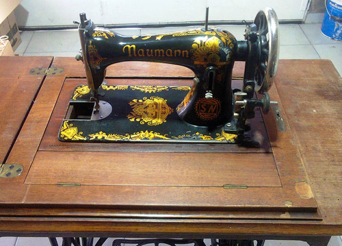 Maquina De Coser Antigua Marca Naumann