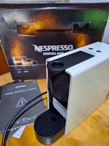 Cafetera Express Nespresso Essenza Mini C30 Blanco