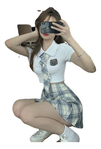 Camisa Polo Curta Justa Com Gravata E Saia Plissada