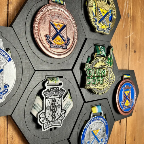 Suporte Porta Medalhas Unissex Mdf - 10 Peças Fixação Imã