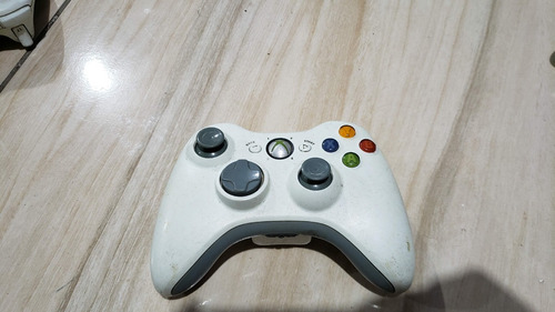 Controle Do Xbox 360 Branco Sem A Tampa Das Pilhas. L5