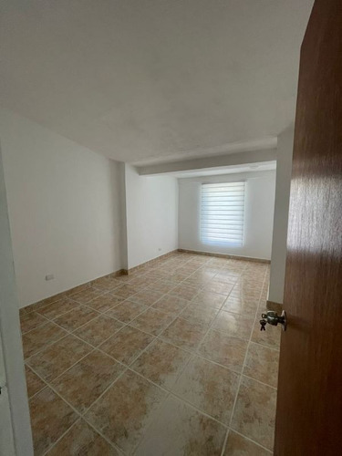 En Venta Casa En La Urbanizacion La Esmeralda. Ab - Imagen 3