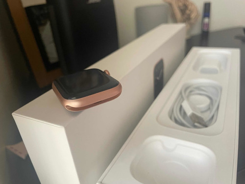 Apple Watch Serie 5 Gold Aluminum 40 Mm