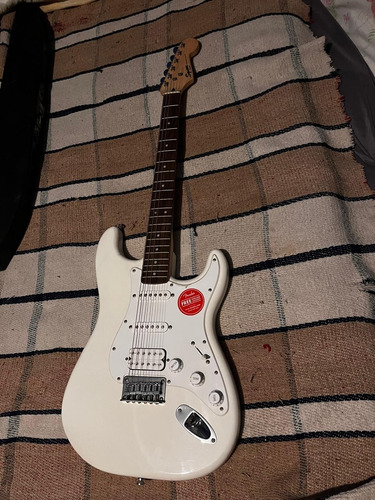 Guitarra Eléctrica Squier Fender Bullet Strat Blanco