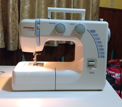 Máquina De Coser Janome 2032