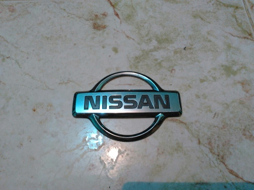 Emblema Nissan Sentra Foto 2