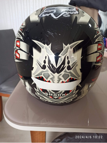 Capacete Da Marca Shark , Usado.