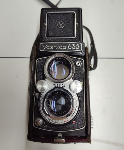 Camara Yashica 635