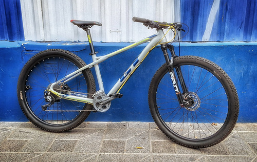 Bicicleta Gt Avalanche Comp R29