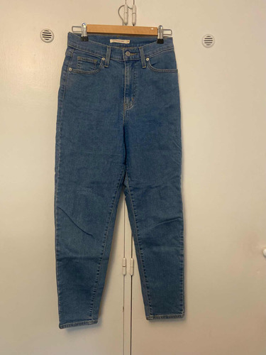 Jean Levis High Waisted Taper Mom Talle 26 De Mujer Envíos