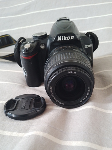 Nikon D3000. 