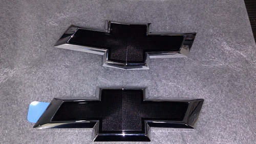 Kit De Emblemas Originales Chevrolet Corbatin Negro Cruze Ng