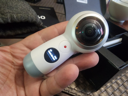 Câmera De Foto E Vídeo Samsung Gear 360 4k Sm-r210 Branca