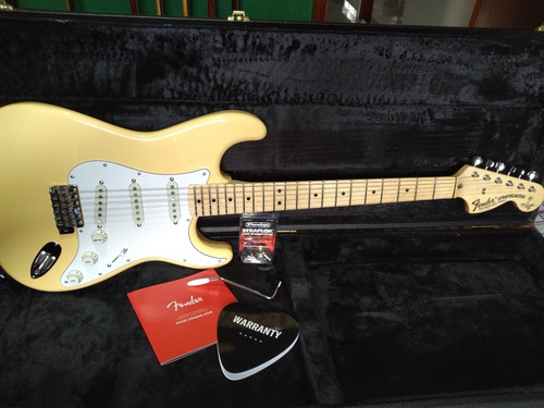 Guitarra Fender Stratocaster Yngwie Malmsteen Creme Nova