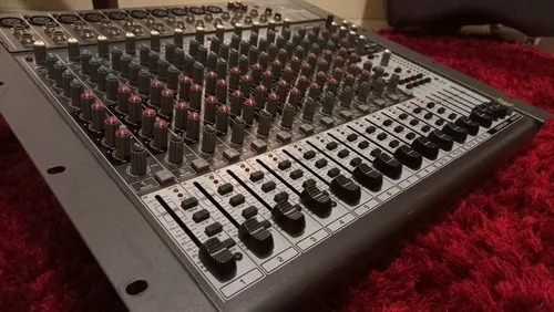 Mesa De Som Behringer 2442fx 