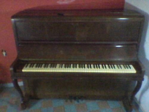 Piano M. Schwartzmann 