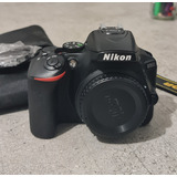 Excelente Nikon D5600 + 2 Objetiv 18-55 Y 70-300 + 2 Bater