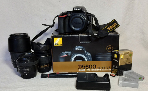 Cámara Nikon D5600 Dslr + 3 Lentes, 2 Baterías Y Accesorios