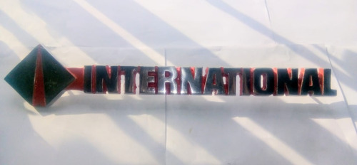 Emblema International Lateral