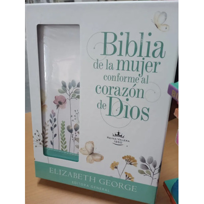 Biblia de la mujer conforme al corazón de Dios: Edición jardín, de Elizabeth George. Editorial PORTAVOZ, tapa blanda, Reina Valera 1960 | Meses sin interés