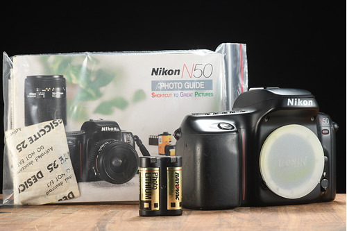 Câmera Nikon Analógica N50 Para Filme 35mm  C/ Manual