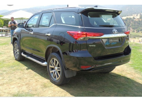 Mica Trasera O Stops Para Toyota Fortuner Dubai 2017 A 2019 Foto 2