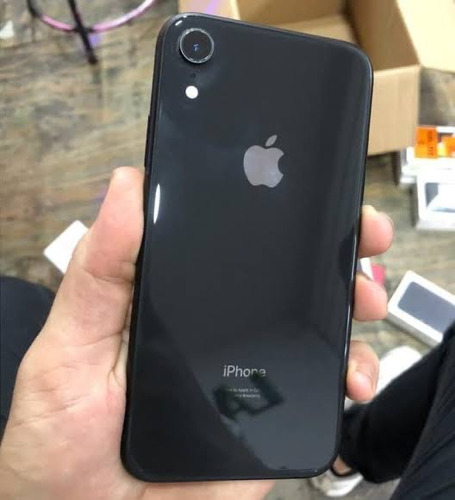 Apple iPhone XR 128 Gb - Preto / Pedro