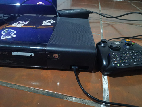 Xbox 360 Slim Con 2 Controles Y Un Gta 4