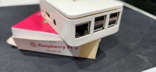 Raspberry Pi 3 B+ Gabinete 16gb Disipador Fuente Como Nueva