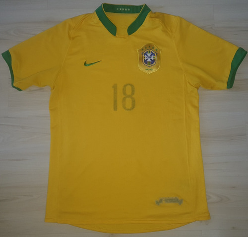 Camisa Seleção Brasileira 2006 Nike #18 Robinho Brasil 2006