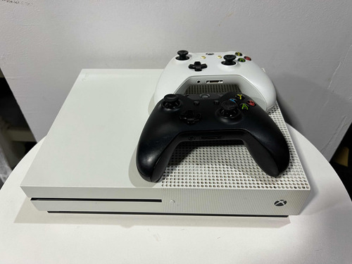 Xbox One S 500gb 2 Controles